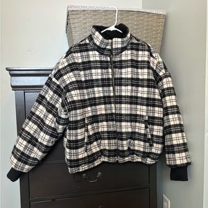 AE American Eagle cropped reversible Sherpa winter coat heavy black white LARGE